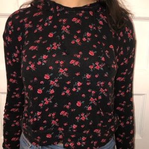 🌸 (3/18) Flowered long sleeve with hood